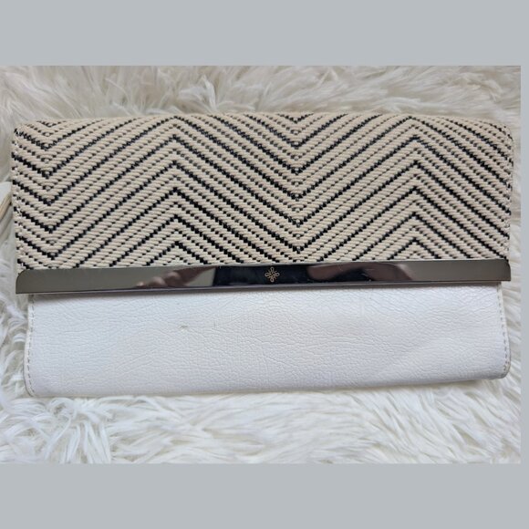 Simply Vera Vera Wang, White Foldover Clutch/Wristlet with Tapestry Detail - Picture 4 of 14
